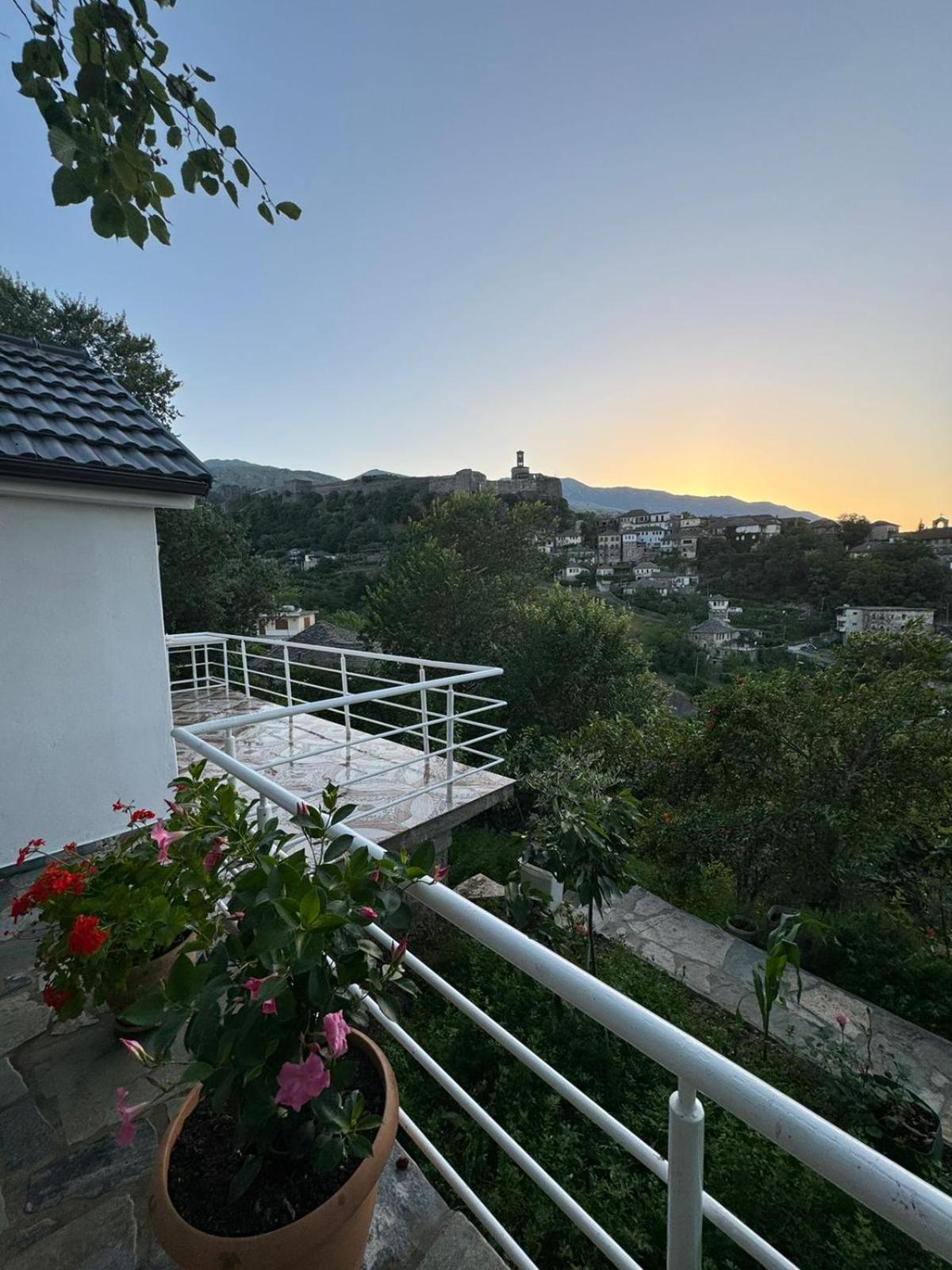 Guest House Argjiro Castle Gjirokastër 외부 사진